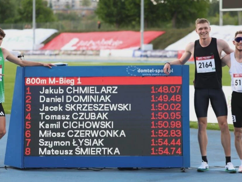 Jacek Skrzeszewski na podium akademickich mistrzostw Polski