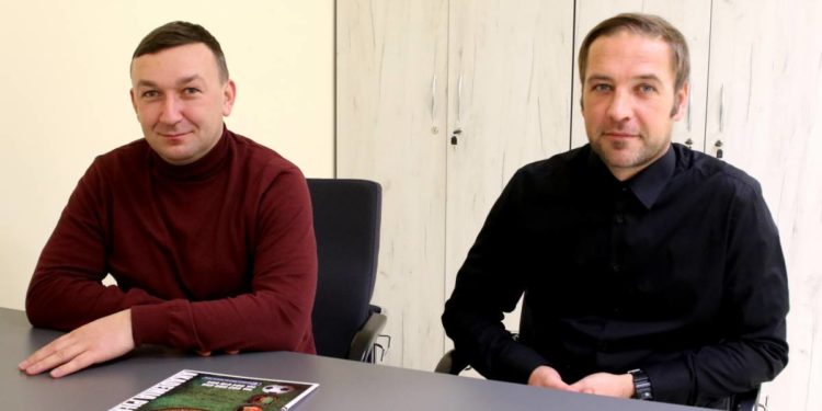 Blisko 8 lat temu powołali do życia Akademię Piłkarską Stalowa Wola, a dzisiaj Michał Czubat (z prawej) i Karol Wołoszyn, podjęli się zadania odbudowania mocnej pozycji „Stalówki”. Pierwszy został prezesem piłkarskiej spółki Stal, drugi dyrektorem sportowym