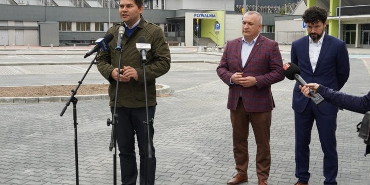 Nowy parking przed Miejskim Ośrodkiem Sportu i Rekreacji w Stalowej Woli oddany do użytku Sztafeta.pl
