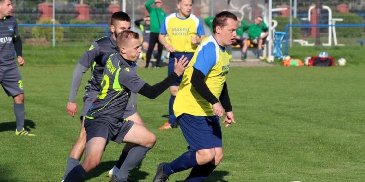 Czy grającyu trener Retmana Ulanów, Wojciech Tyczyński znajdzie sposób na pokonanie drużyny, którą prowadzi Artur Lebioda?