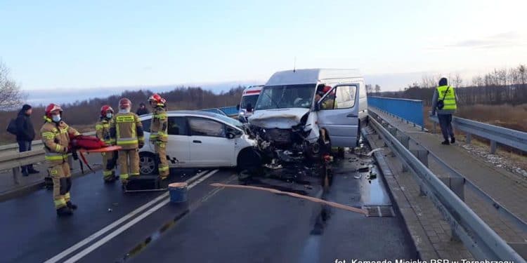 Trzy osoby ranna w wypadku w Jamnicy