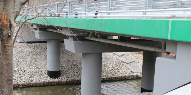 Dobiegły końca prace przy przebudowie mostu na rzece Sanna w gminie Zaklików Sztafeta.pl