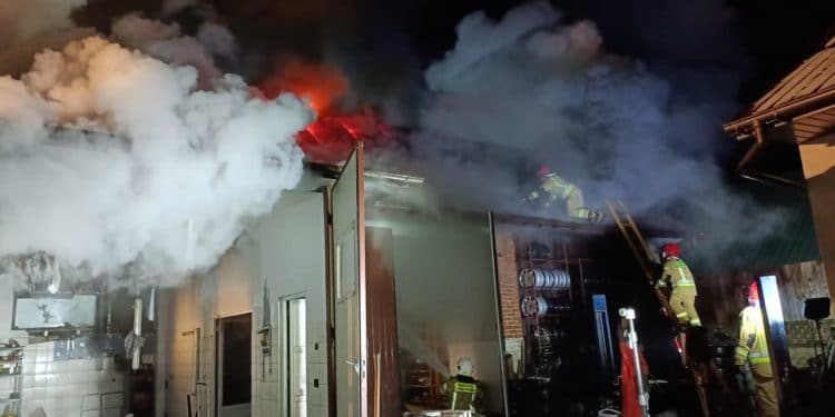 Pożar za pożarem. W Rudniku nad Sanem płonął warsztat Sztafeta.pl