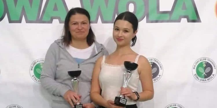 Nasze tenisistki, reprezentujące MKT Stalowa Wola, Agnieszka Szeliga (z lewej) i Julia Zontek zajęły trzecie miejsce