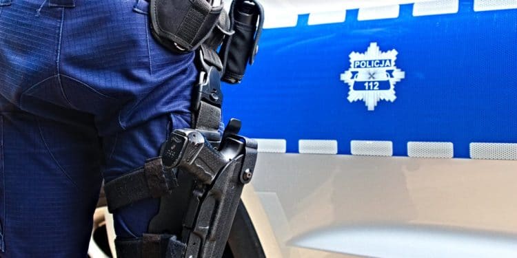 Policja otrzymała zgłoszenie o odnalezieniu zwłok mężczyzny w miejscowości Kurzyna Wielka 19 stycznia 2022 r.