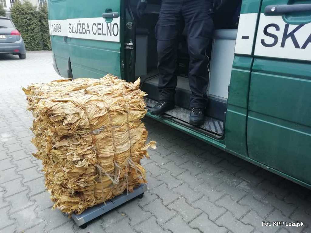 Wiózł tonę nielegalnego tytoniu. Ktoś go wydał policji Sztafeta.pl