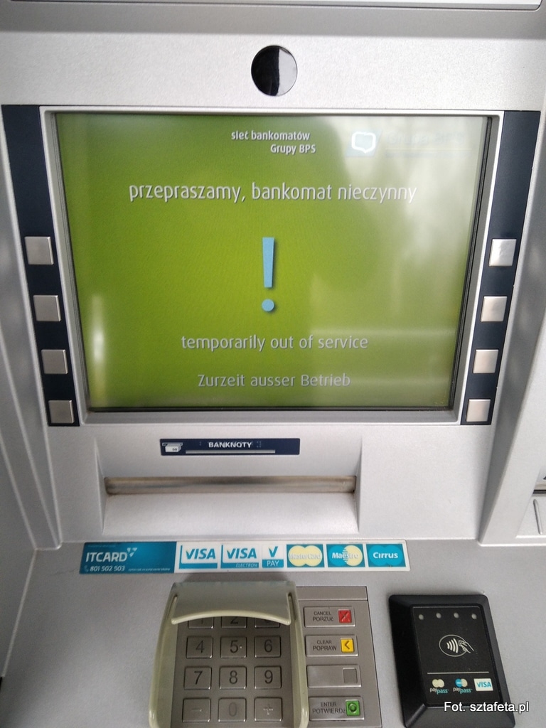 Paniki ciąg dalszy. Kolejki przed bankami i brak pieniędzy w bankomatach Sztafeta.pl