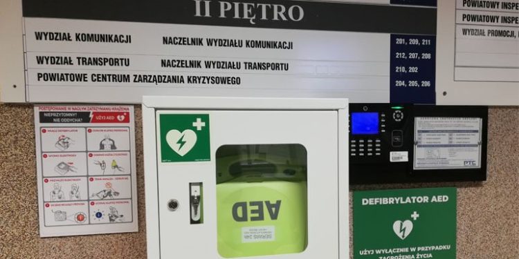 Defibrylator AED w Starostwie Powiatowym w Stalowej Woli Sztafeta.pl