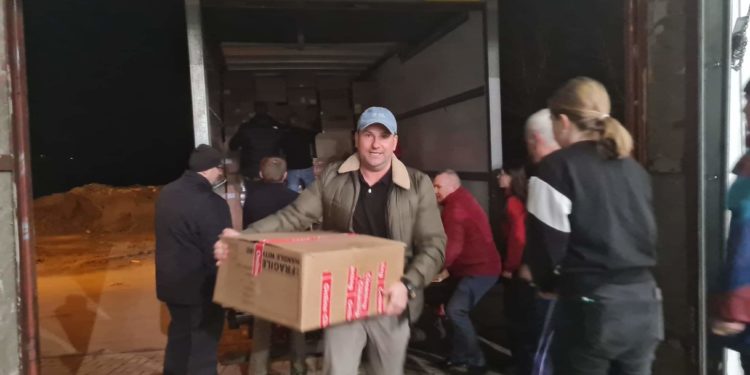 Trzej mieszkańcy UK przyjechali tirem pełnym darów dla ukraińskich dzieci Sztafeta.pl