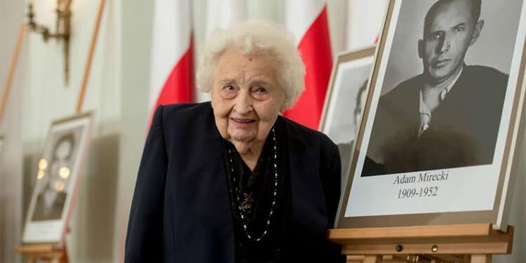 Maria Mirecka–Loryś zmarła 29 maja w wieku 106 lat. Jej pogrzeb odbędzie się 17 sierpnia na Starych Powązkach w Warszawie