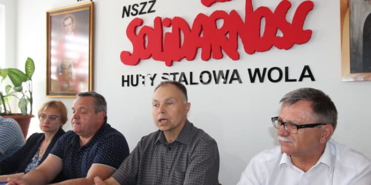 Witold Sieczkoś (drugi z prawej): – Mieliśmy świadomość, że każde opóźnienie w sprawie podwyżek działa na niekorzyść pracowników