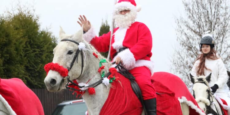 Do Jastkowic Święty Mikołaj przyjechał na koniu