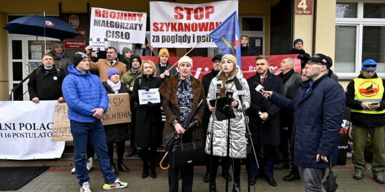 Demonstracja poparcia dla nauczycielki z Niska Sztafeta.pl