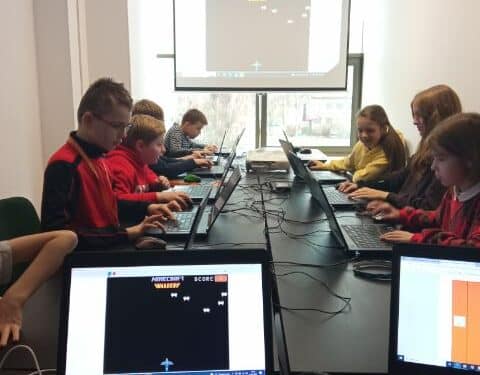 Ponad 25 tysięcy dzieci i młodzieży już programuje w stylu retro Sztafeta.pl