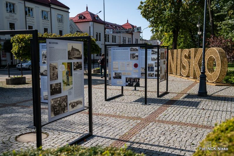 Wystawa plenerowa na Placu Wolności w Nisku Sztafeta.pl